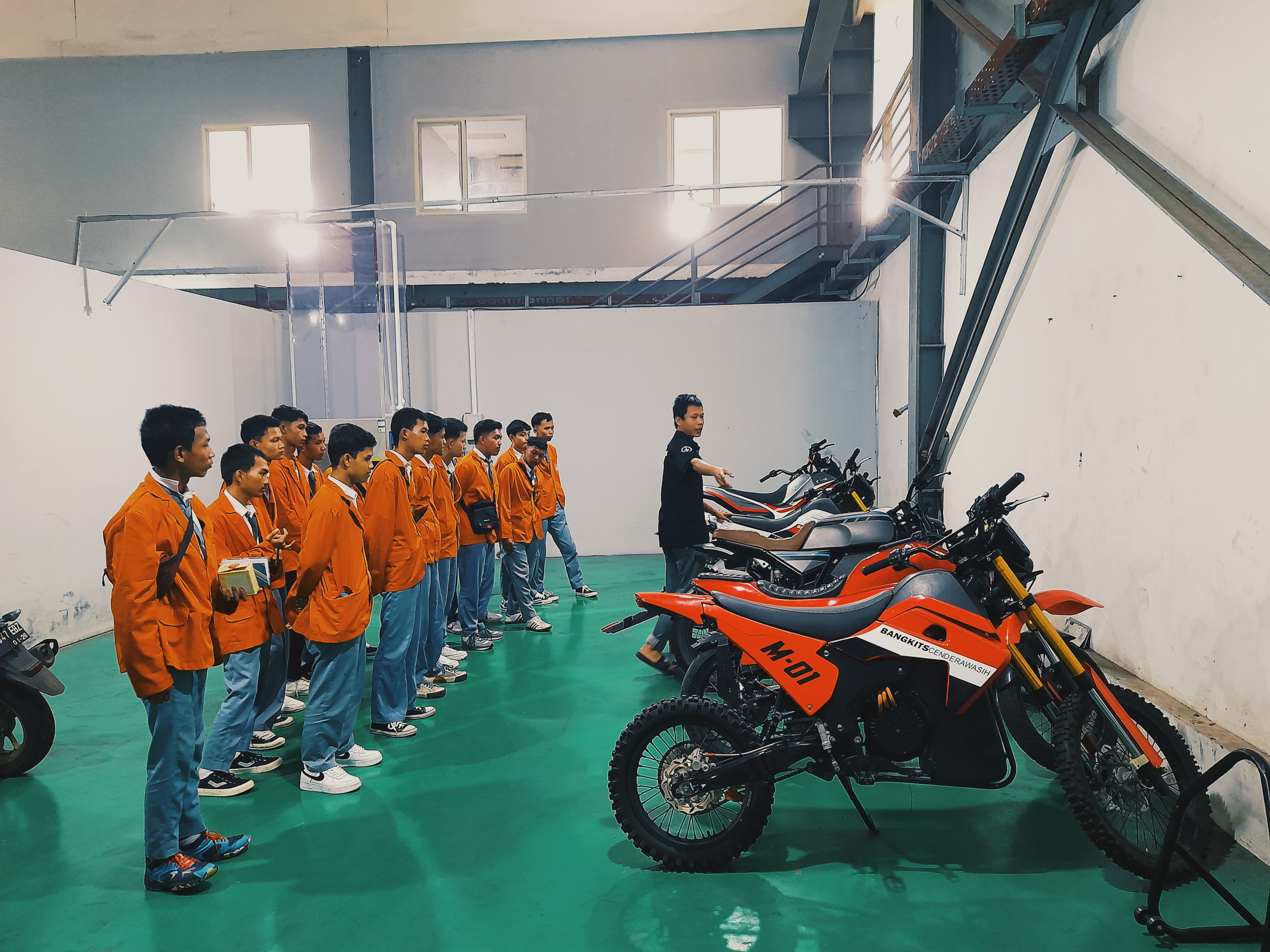 Kunjungan Industri jurusan Teknik Otomotif di ITS Surabaya 4