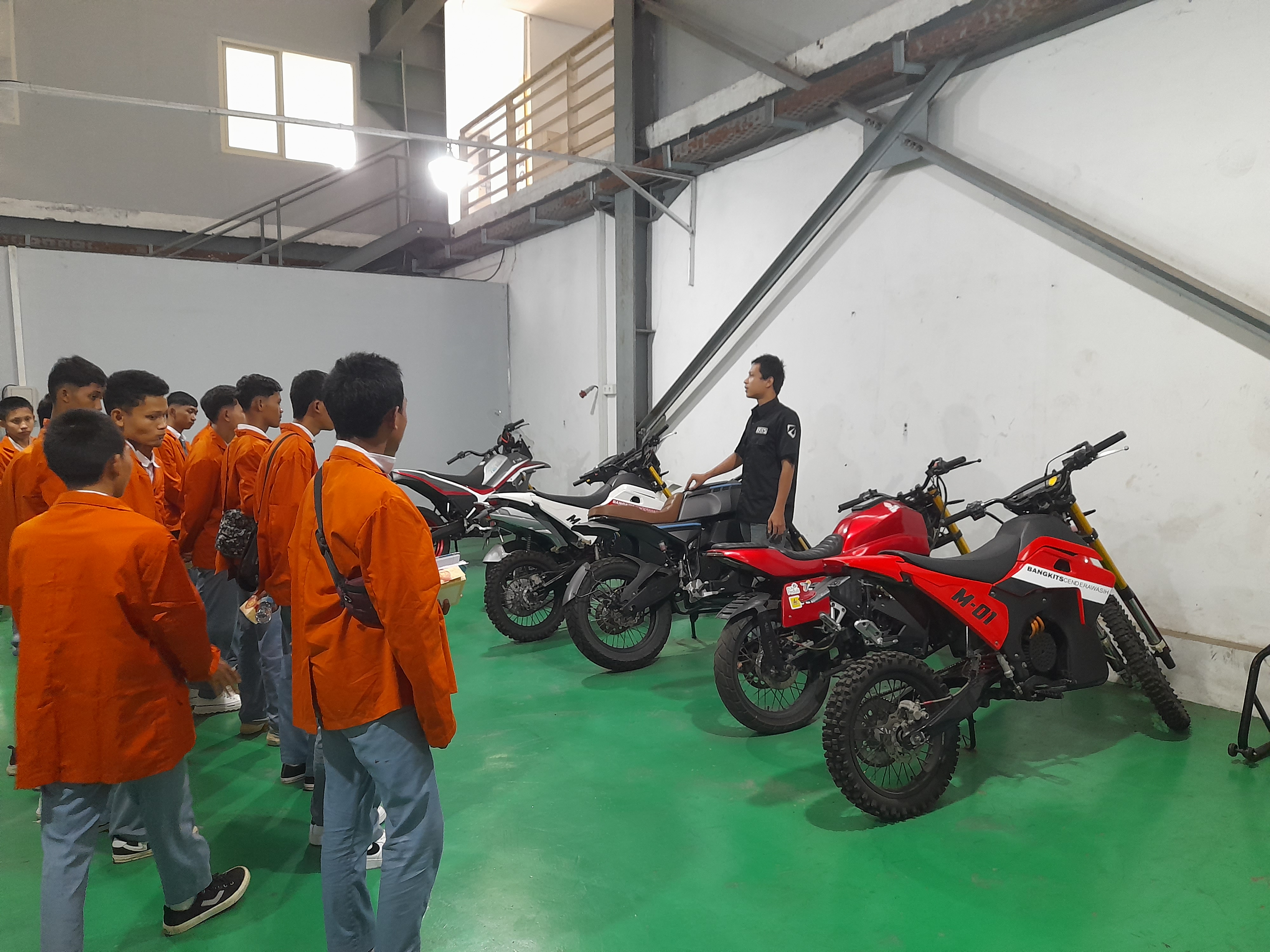 Kunjungan Industri jurusan Teknik Otomotif di ITS Surabaya 3